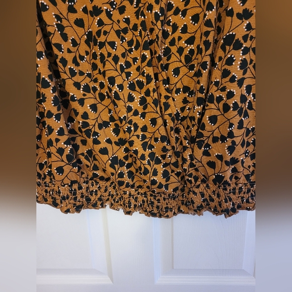 Melloday Woman's Top - Picture 2 of 5